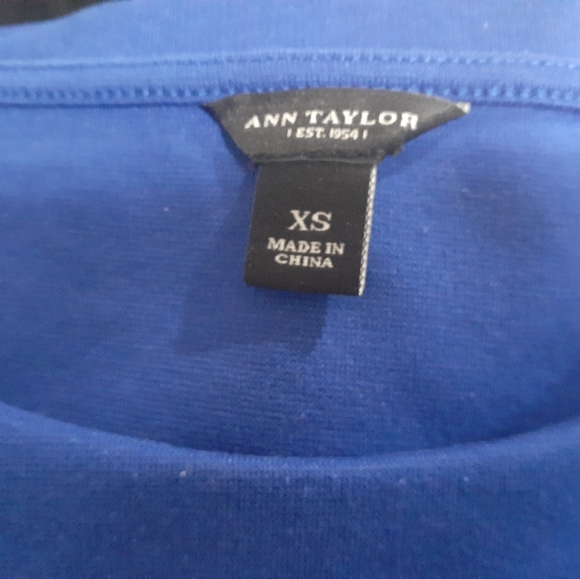 Ann Taylor Women's Size XS 3/4 Sleeve Structured Top with Zipper Detail in Blue - Picture 4 of 7